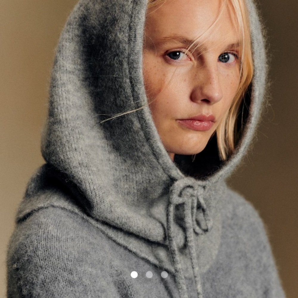 SÉZANE Hooded Scarf &  Sezane x Antoinette Poisson Gift Bag